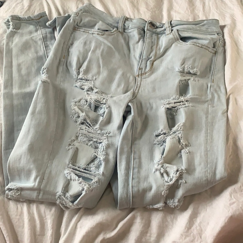 American eagle light washed ripped jeans